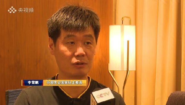 深圳市南山区文化产业发展办公室副主任：孙宪章深圳市宣传部副部长、市政府新闻办主任：韩望喜深圳首映一边进行的同时，电影《半个喜剧》正式发布影片终极预告，一边是家境优渥的本地;飒姑娘莫默，一边是在大城市独自打拼奋斗的;怂男孙同，二人在面对同一道爱情选择题时，看似给出了截然相反的答案，却又保留对彼此的感情